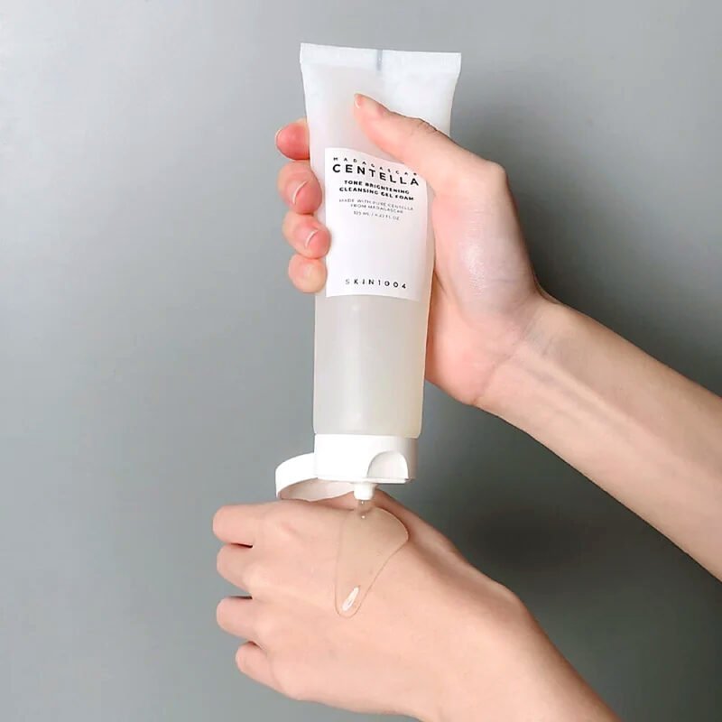 SKIN1004 Madagascar Centella Tone Brightening Cleansing Gel Foam 125 ml | Limpiador Iluminador Coreano