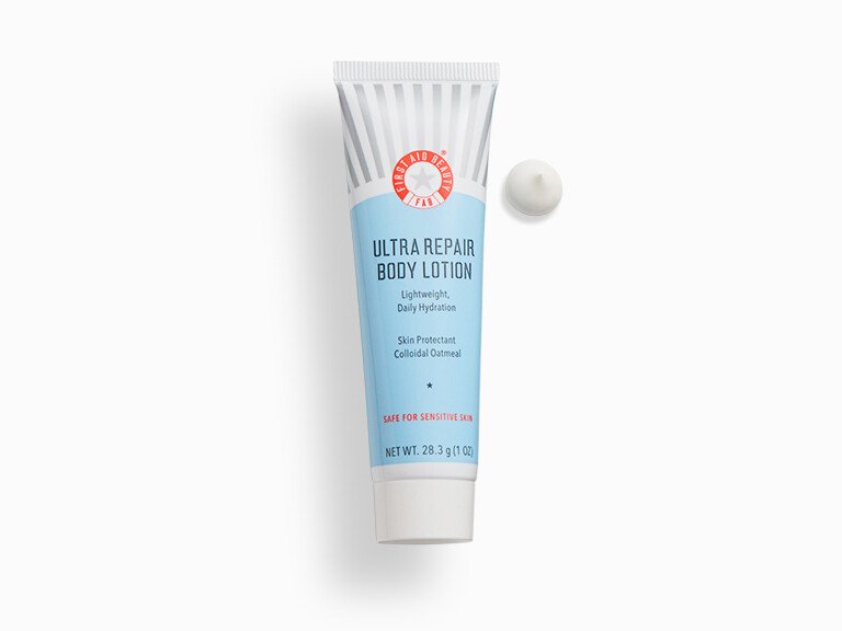 FirstaidbeautyUltrarepairbodylotion_Swatch First Aid Beauty Ultra Repair Body Lotion Mini 28 gm (1oz) | Loción Corporal Hidratante para Piel Seca